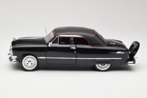 Ford Deluxe Avoauto Musta Maisto 1:18 31681 Metalli — kuva 4 / 8