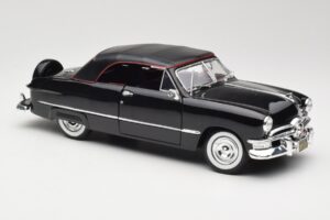 Ford Deluxe Avoauto Musta Maisto 1:18 31681 Metalli — kuva 6 / 8