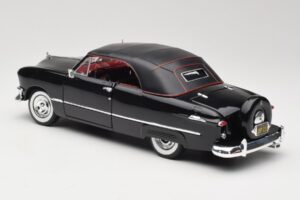 Ford Deluxe Avoauto Musta Maisto 1:18 31681 Metalli — kuva 7 / 8