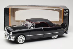 Ford Deluxe Avoauto Musta Maisto 1:18 31681 Metalli — kuva 8 / 8
