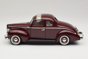 Ford Deluxe Coupe Tummanpunainen ERTL 1:18 7936 Metalli — kuva 4 / 7