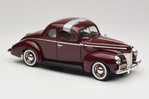 Ford Deluxe Coupe Tummanpunainen ERTL 1:18 7936 Metalli