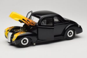 Ford Deluxe Hot Rod Musta Universal Hobbies 1:18 6002 Metalli — kuva 2 / 8