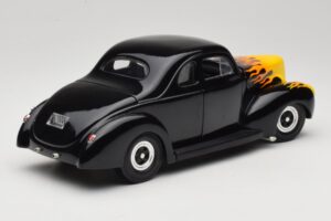 Ford Deluxe Hot Rod Musta Universal Hobbies 1:18 6002 Metalli — kuva 3 / 8