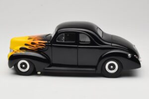 Ford Deluxe Hot Rod Musta Universal Hobbies 1:18 6002 Metalli — kuva 4 / 8