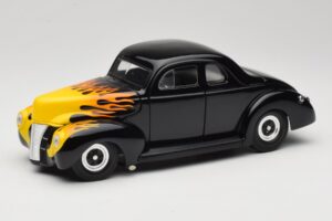 Ford Deluxe Hot Rod Musta Universal Hobbies 1:18 6002 Metalli