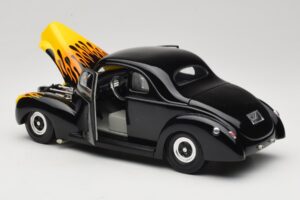 Ford Deluxe Hot Rod Musta Universal Hobbies 1:18 6002 Metalli — kuva 5 / 8