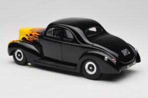 Ford Deluxe Hot Rod Musta Universal Hobbies 1:18 6002 Metalli — kuva 7 / 8