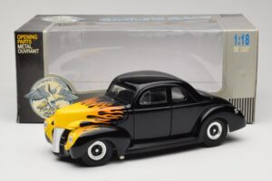 Ford Deluxe Hot Rod Musta Universal Hobbies 1:18 6002 Metalli — kuva 8 / 8