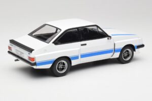 Ford Escort Mk2 RS 2000 X-Pack Diamond Valkoinen & Sininen Stripe MCG 1:18 MCG18350 Metalli — kuva 2 / 6