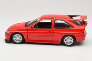 Ford Escort Mk5 RS Cosworth Punainen UT Models 1:18 180082102 Metalli — kuva 4 / 8