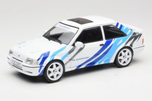 Ford Escort Mk4 RS Turbo S2 Valkoinen Koristeteippauksella MCG 1:18 MCG18547R Metalli