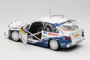 Ford Escort RS Cosworth Mobil 1 #6 F. Delecour / D. Grataloup Rally Monte Carlo Night Version Winner 1994 UT Models 1:18 3945 — kuva 5 / 8