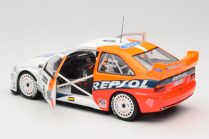 Ford Escort RS Cosworth Repsol #5 C. Sainz / L. Moya RAC Rally 1997 UT Models 1:18 39750 Metalli — kuva 5 / 8