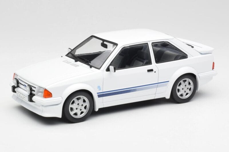 Ford Escort RS Turbo Valkoinen MCG 1:18 MCG18419 Metalli