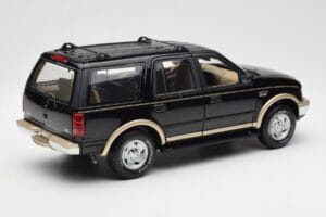 Ford Expedition Eddie Bauer Musta UT Models 1:18 22710 Metalli — kuva 2 / 7