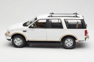 Ford Expedition Eddie Bauer Valkoinen UT Models 1:18 22712 Metalli — kuva 4 / 8
