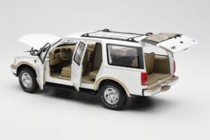 Ford Expedition Eddie Bauer Valkoinen UT Models 1:18 22712 Metalli — kuva 5 / 8