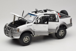 Ford Expedition Himalaya White AUTOart 1:18 72781 Metalli — kuva 2 / 8