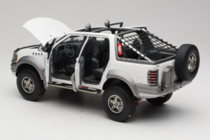 Ford Expedition Himalaya White AUTOart 1:18 72781 Metalli — kuva 5 / 8