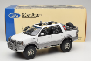Ford Expedition Himalaya White AUTOart 1:18 72781 Metalli — kuva 8 / 8