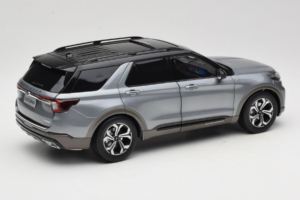 Ford Explorer Harmaa OEM 1:18 FORD2020 Metalli — kuva 3 / 8