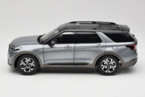 Ford Explorer Harmaa OEM 1:18 FORD2020 Metalli — kuva 4 / 8
