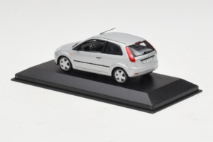Ford Fiesta Mk5 2-Door Hopea Minichamps 1:43 FIESTA003 Metalli — kuva 3 / 4