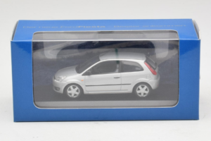 Ford Fiesta Mk5 2-Door Hopea Minichamps 1:43 FIESTA003 Metalli — kuva 4 / 4