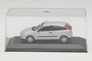 Ford Focus Mk1 3-Door Hopea Minichamps 1:43 FOCUS005 Metalli — kuva 4 / 5