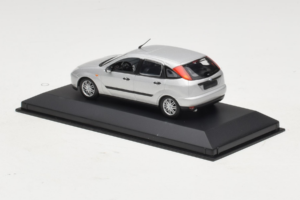 Ford Focus Mk1 Hopea Minichamps 1:43 FOCUS006 Metalli — kuva 3 / 4