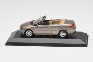 Ford Focus Mk2 CC Harmaa Minichamps 1:43 FORD005 Metalli
