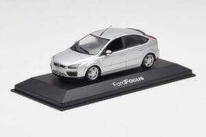 Ford Focus Mk2 Moondust Hopea Minichamps 1:43 FOCUS002 Metalli — kuva 2 / 4