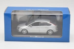 Ford Focus Mk2 Moondust Hopea Minichamps 1:43 FOCUS002 Metalli — kuva 4 / 4