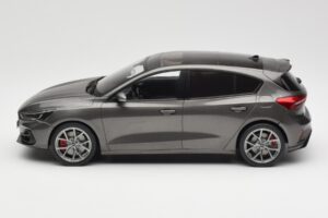 Ford Focus ST Mk4 Harmaa MCG 1:18 MCG18454 Metalli — kuva 3 / 6