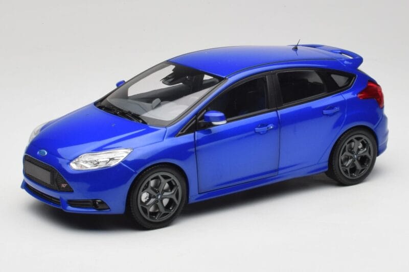 Ford Focus ST Mk2 Blue Metallic Minichamps 1:18 110082001 Metalli