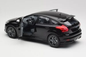 Ford Focus ST Mk2 Panther Black Metallic Minichamps 1:18 110082000 Metalli — kuva 5 / 8