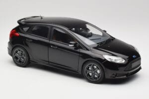 Ford Focus ST Mk2 Panther Black Metallic Minichamps 1:18 110082000 Metalli — kuva 6 / 8