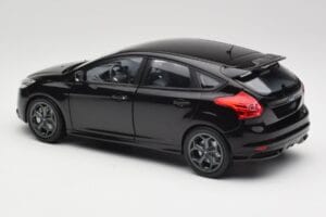 Ford Focus ST Mk2 Panther Black Metallic Minichamps 1:18 110082000 Metalli — kuva 7 / 8
