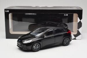 Ford Focus ST Mk2 Panther Black Metallic Minichamps 1:18 110082000 Metalli — kuva 8 / 8