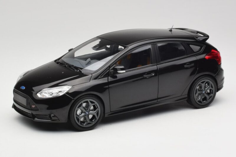 Ford Focus ST Mk2 Panther Black Metallic Minichamps 1:18 110082000 Metalli