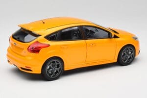 Ford Focus ST Mk2 Tangerine Scream Minichamps 1:18 110082005 Metalli — kuva 3 / 8