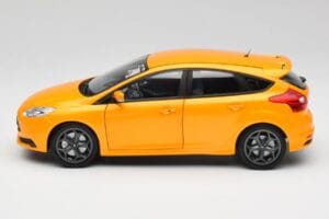 Ford Focus ST Mk2 Tangerine Scream Minichamps 1:18 110082005 Metalli — kuva 4 / 8