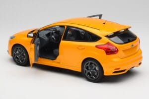 Ford Focus ST Mk2 Tangerine Scream Minichamps 1:18 110082005 Metalli — kuva 5 / 8