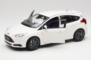 Ford Focus ST Mk2 Valkoinen Minichamps 1:18 110082004 Metalli — kuva 2 / 8