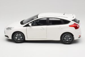 Ford Focus ST Mk2 Valkoinen Minichamps 1:18 110082004 Metalli — kuva 4 / 8