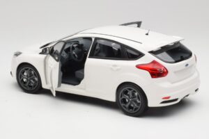 Ford Focus ST Mk2 Valkoinen Minichamps 1:18 110082004 Metalli — kuva 5 / 8