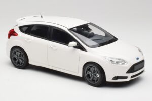Ford Focus ST Mk2 Valkoinen Minichamps 1:18 110082004 Metalli — kuva 6 / 8