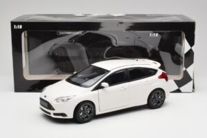 Ford Focus ST Mk2 Valkoinen Minichamps 1:18 110082004 Metalli — kuva 8 / 8