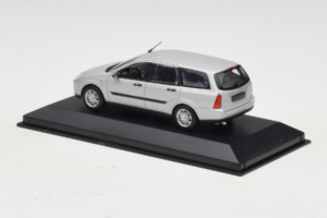 Ford Focus Mk1 Turnier Hopea Minichamps 1:43 FOCUS004 Metalli — kuva 3 / 5